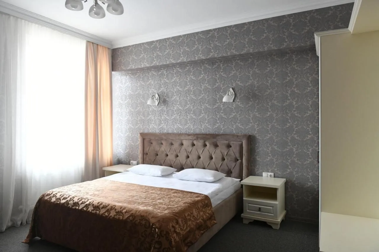 Central Hotel — photo 1